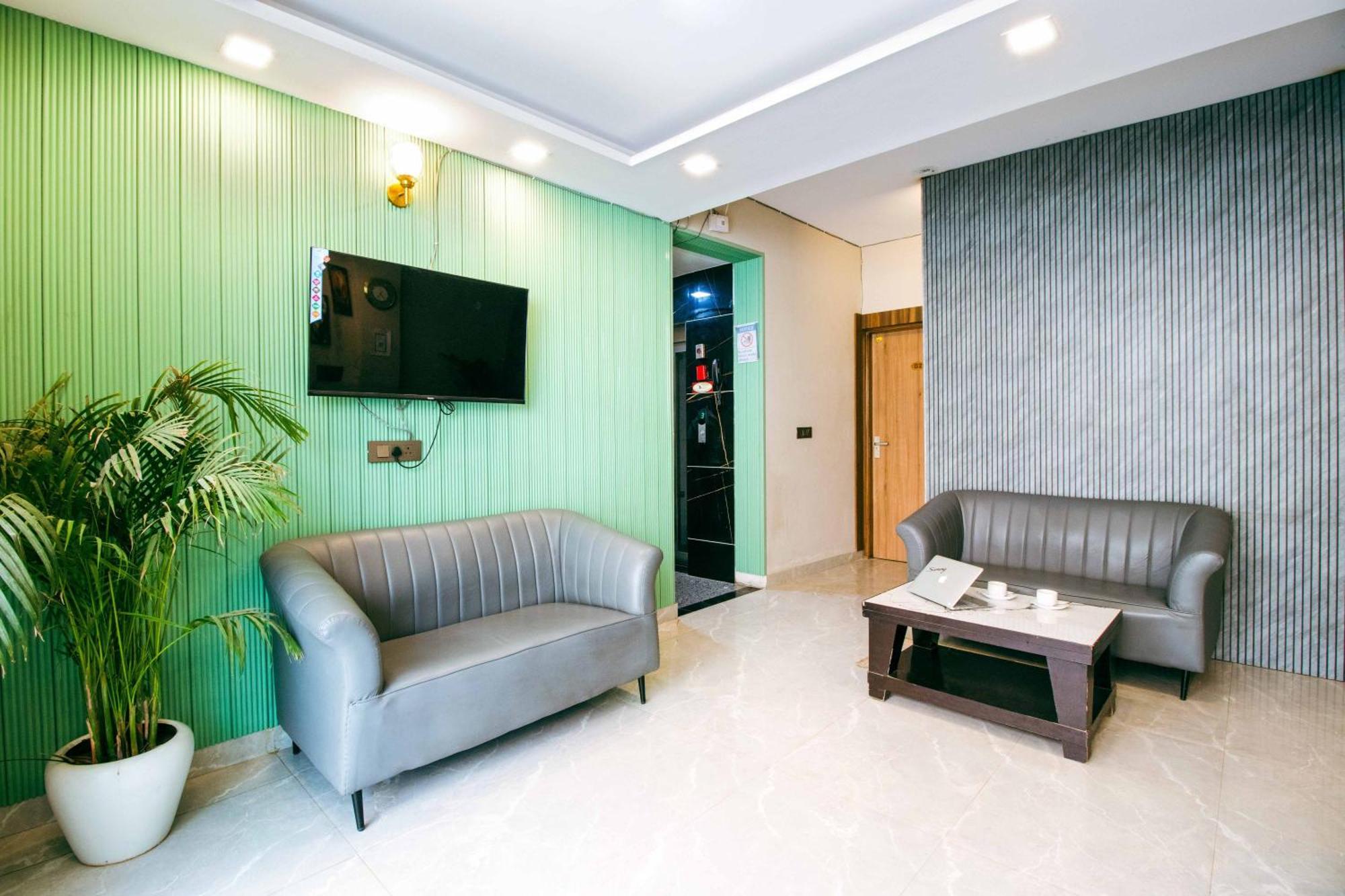 Treebo Elite Corporate, Sector 62 Ξενοδοχείο Νόιντα Εξωτερικό φωτογραφία