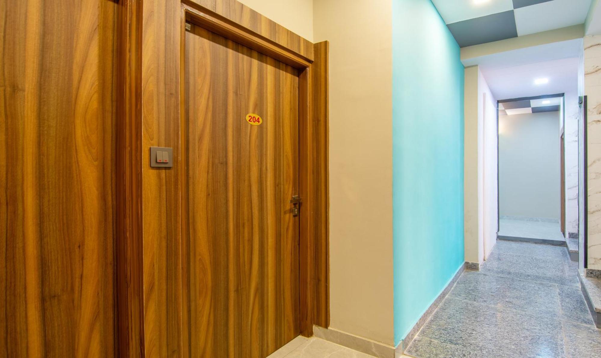 Treebo Elite Corporate, Sector 62 Ξενοδοχείο Νόιντα Εξωτερικό φωτογραφία
